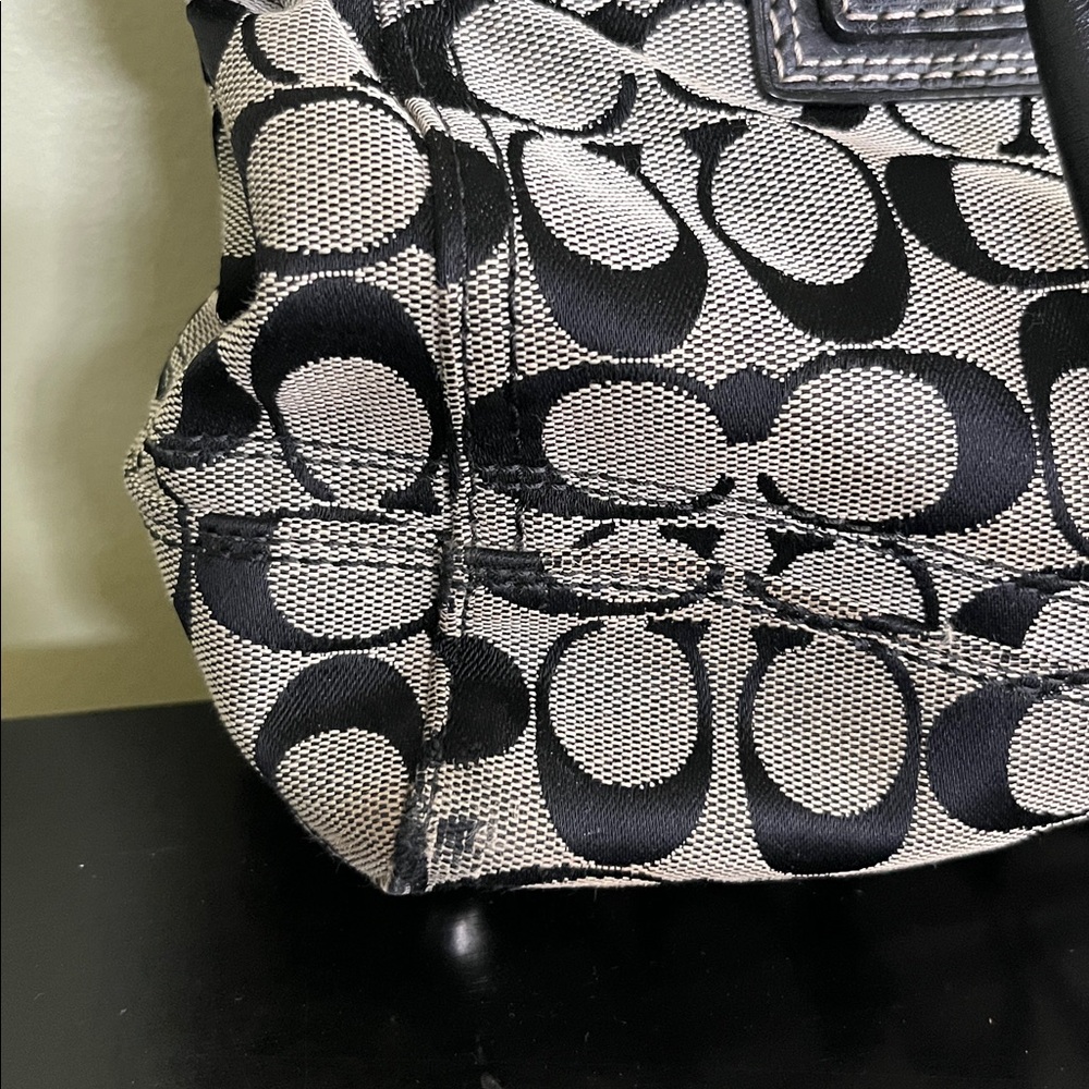 Coach Hampton Signature Canvas Satchel in black and gray - Picture 6 of 12
